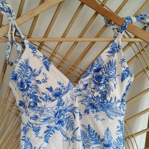 Kona Sol Full Coverage Floral Hummingbird One Piece Swimsuit / Medium - Picture 3 of 8